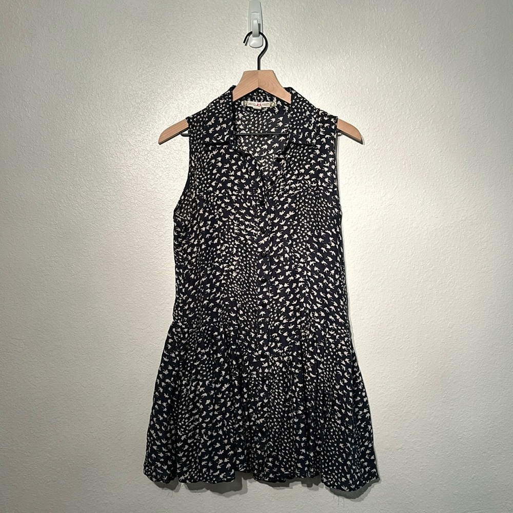 Medium size sleeveless dress Navy and White missing one button